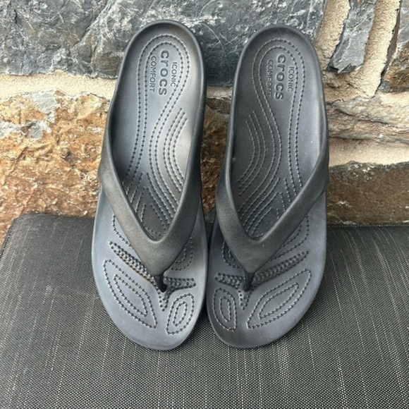 Crocs Iconic Womens Size US 11 Black Comfort Slip On Flip Flop Sandals - Picture 1 of 7